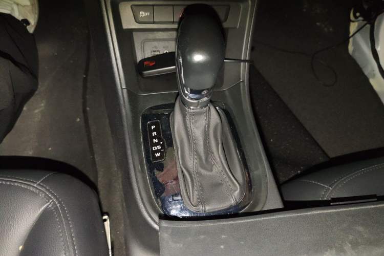 Used Roewe 360 2017 1.5L Automatic Luxury Edition Gear Lever
