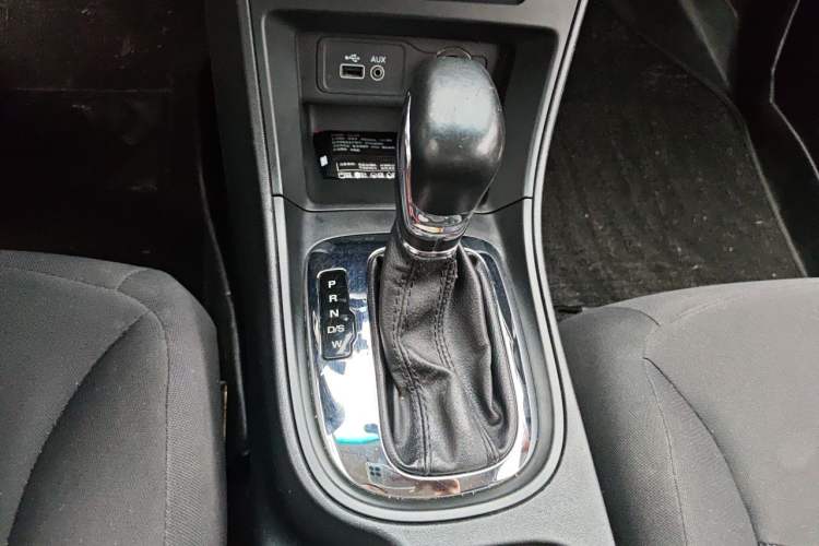 Used Roewe 360 2017 1.5L Automatic Smart Screen Version Gear Lever