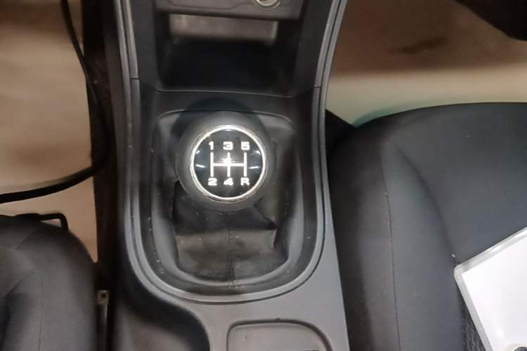 Used Roewe 360 2017 1.5L Manual Elite Edition Gear Lever