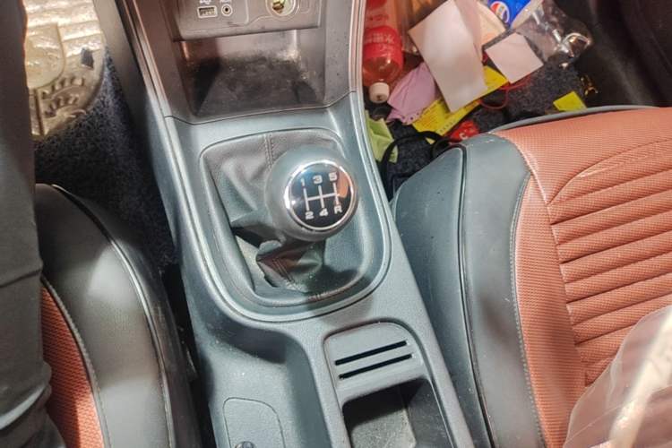 Used Roewe 360 2017 1.5L Manual Luxury Edition Gear Lever