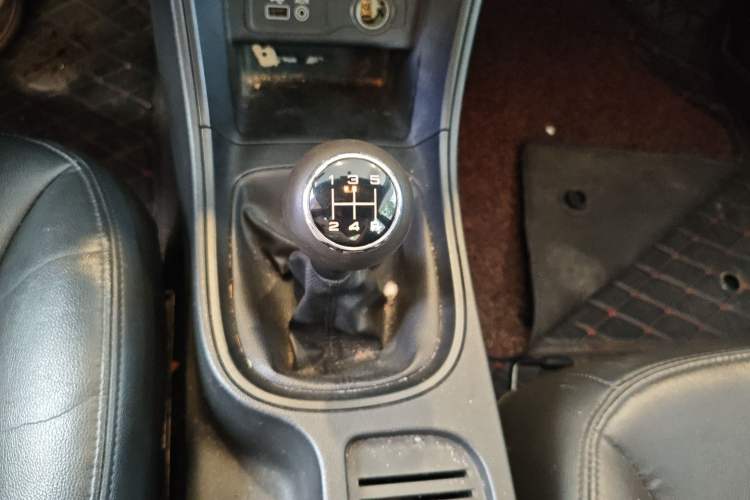 Used Roewe 360 2017 1.5L Manual Luxury Edition Gear Lever