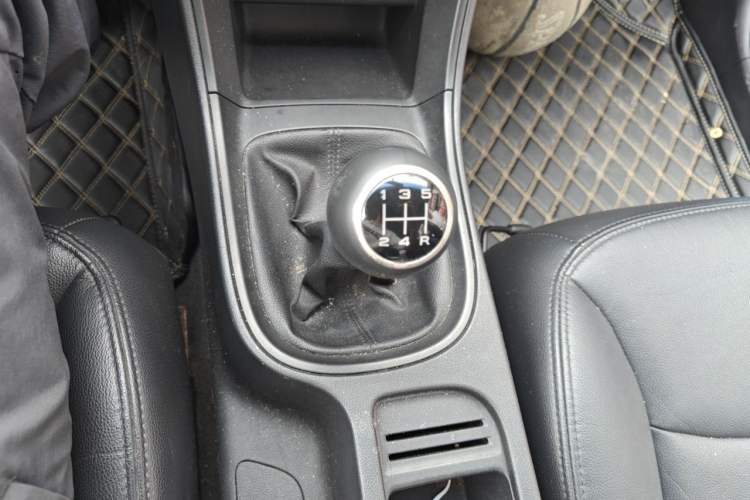 Used Roewe 360 2017 1.5L Manual Luxury Edition Gear Lever