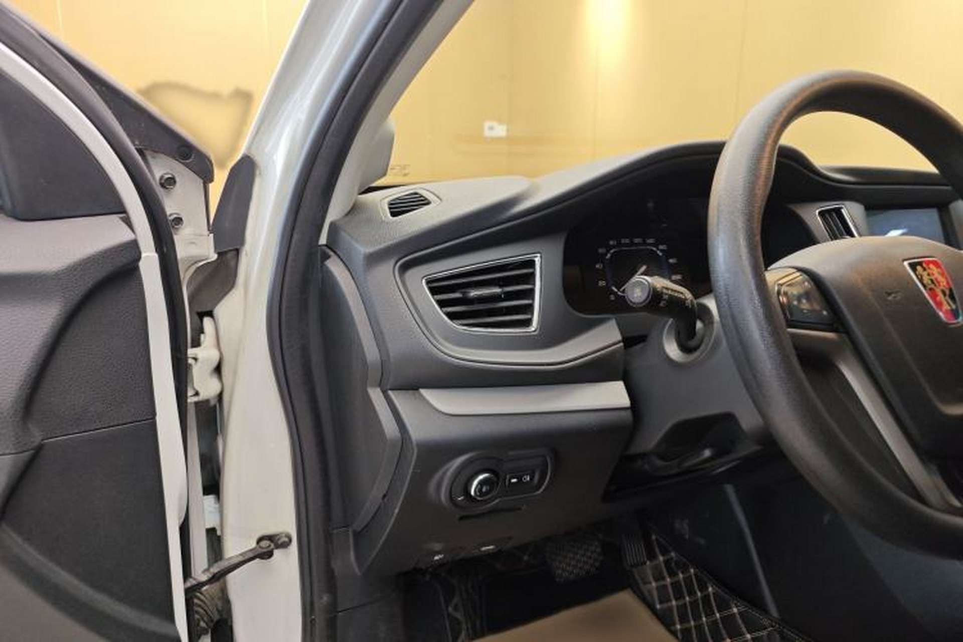 Used Roewe 360 2017 1.5L Automatic Smart Screen Version Interior 10