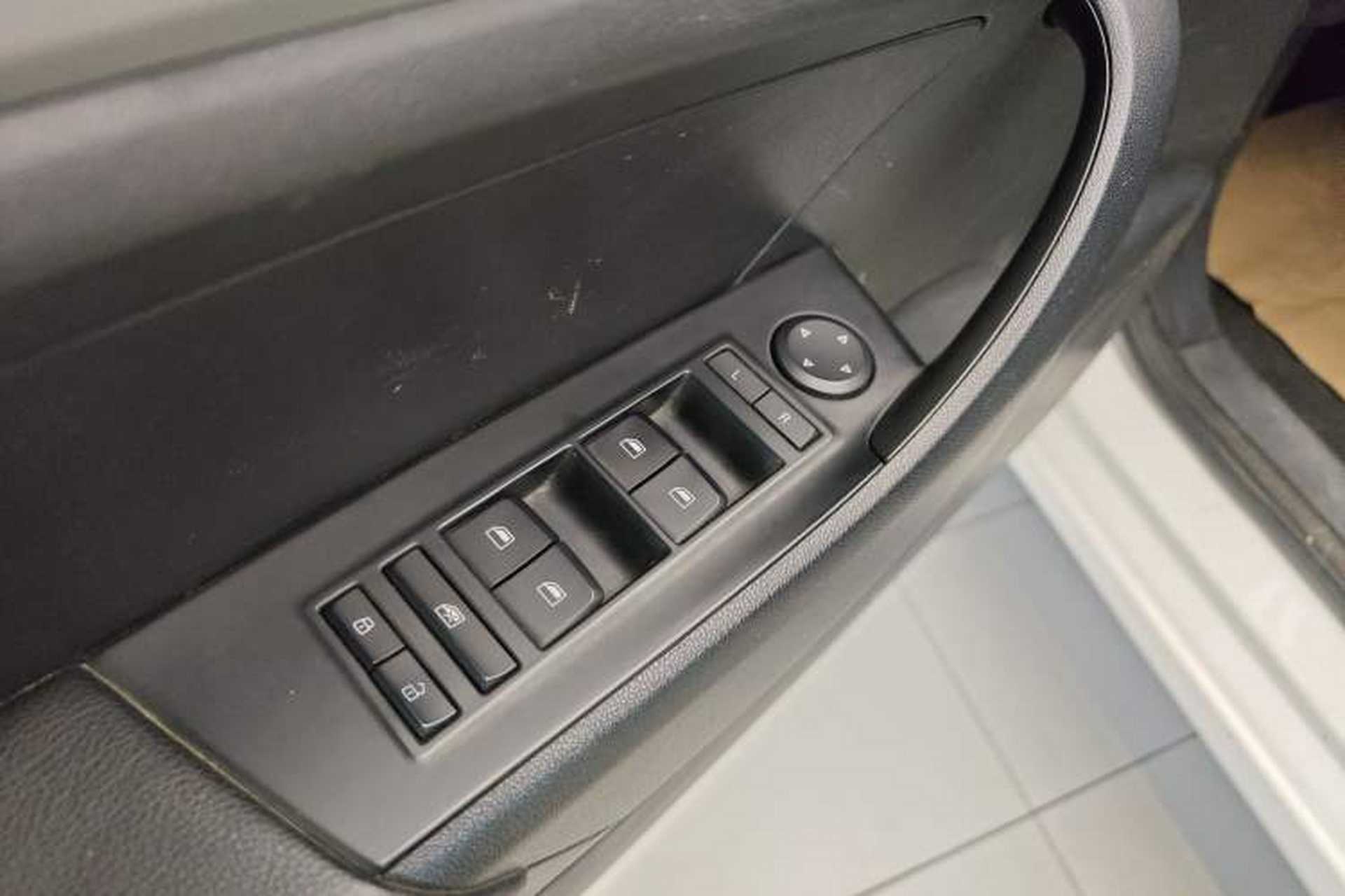 Used Roewe 360 2017 1.5L Automatic Smart Screen Version Interior 12