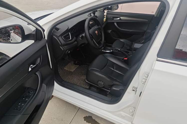 Used Roewe 360 2017 1.5L Automatic Luxury Edition Interior 2