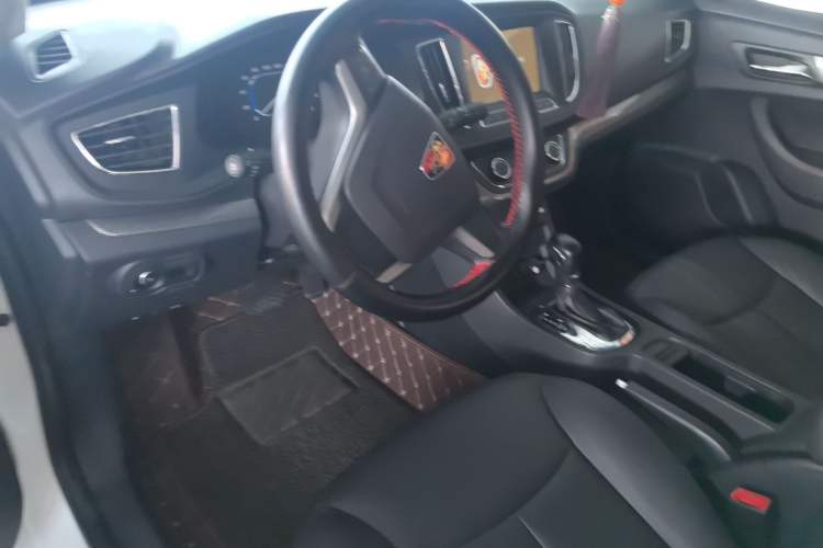Used Roewe 360 2017 1.5L Automatic Luxury Edition Interior 2