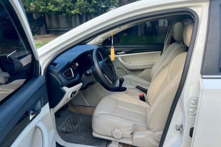 Used Roewe 360 2017 1.5L Manual Luxury Edition Interior 2
