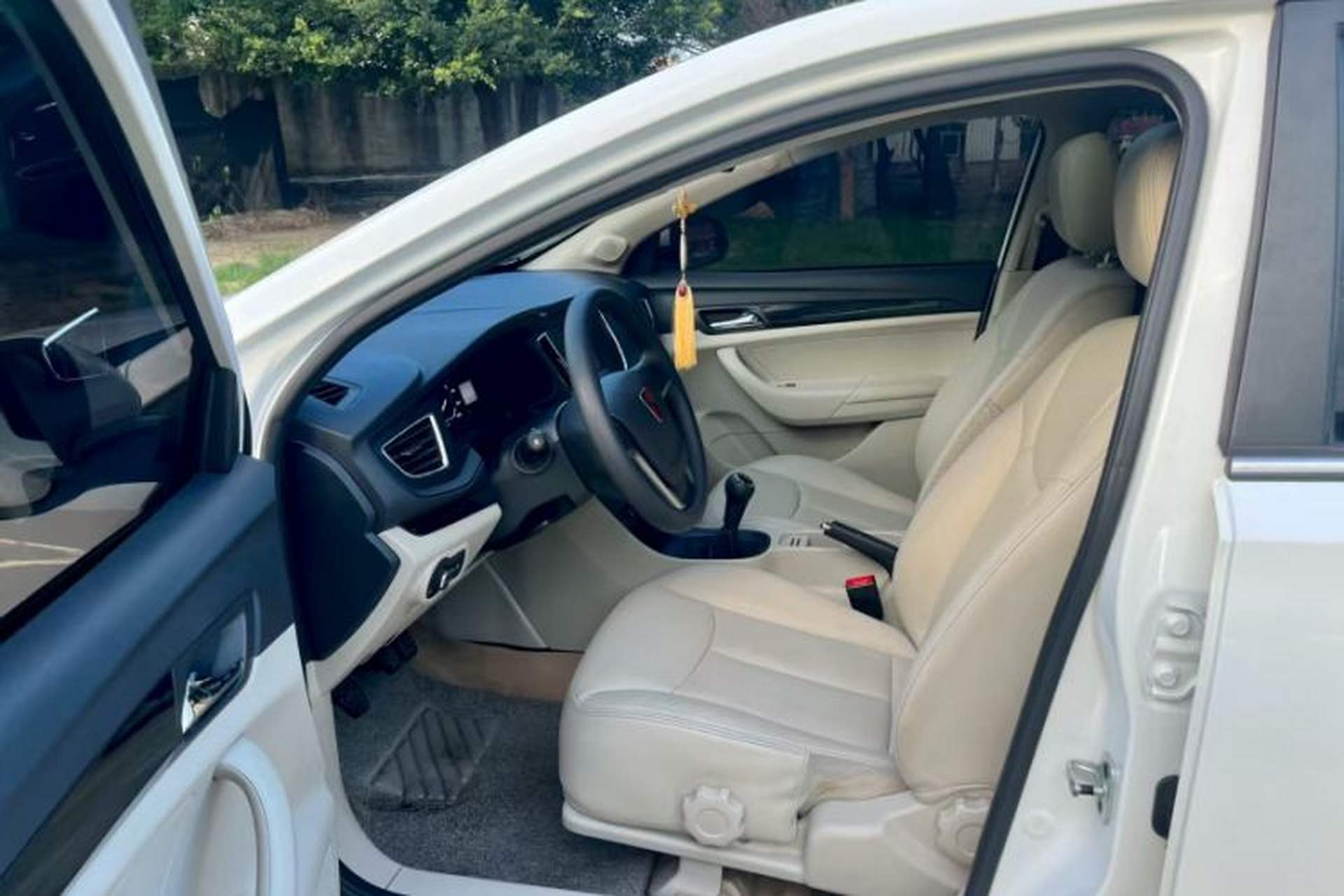Used Roewe 360 2017 1.5L Manual Luxury Edition Interior 2