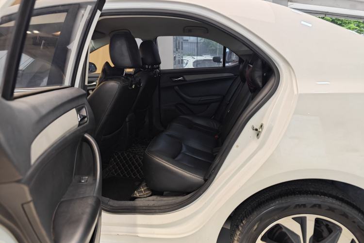 Used Roewe 360 2017 1.5L Automatic Smart Screen Version Interior 3