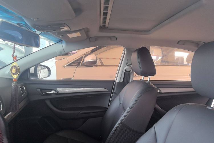 Used Roewe 360 2017 1.5L Automatic Luxury Edition Interior 3