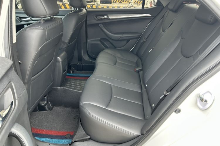 Used Roewe 360 2017 1.5L Automatic Luxury Edition Interior 3