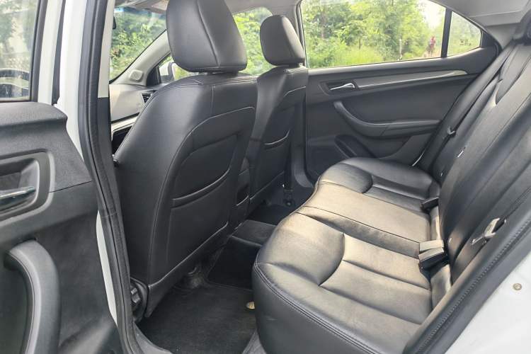 Used Roewe 360 2017 1.5L Automatic Luxury Edition Interior 3