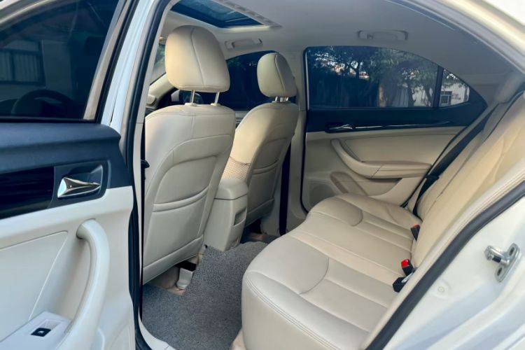 Used Roewe 360 2017 1.5L Manual Luxury Edition Interior 3
