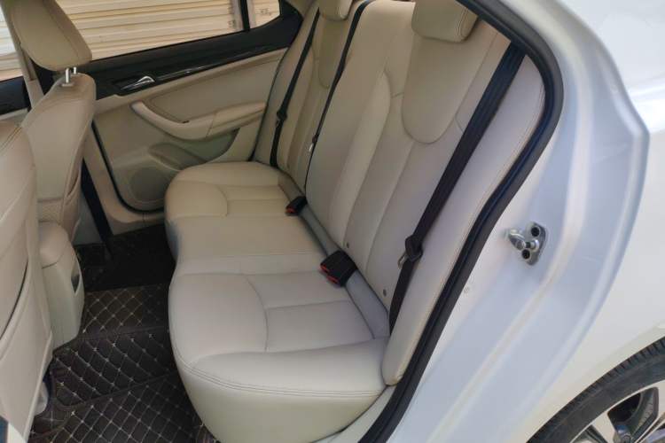 Used Roewe 360 2017 1.5L Automatic Luxury Edition Interior 4