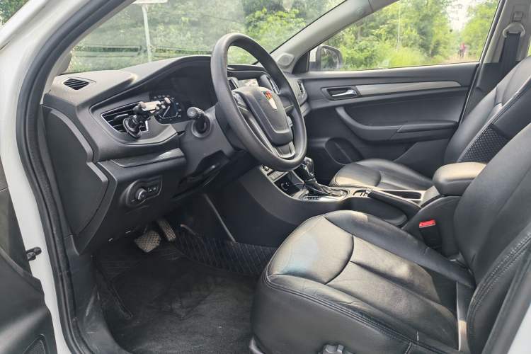 Used Roewe 360 2017 1.5L Automatic Luxury Edition Interior 4
