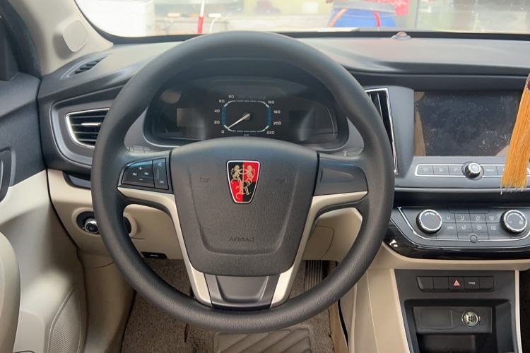 Used Roewe 360 2017 1.5L Manual Luxury Edition Interior 5