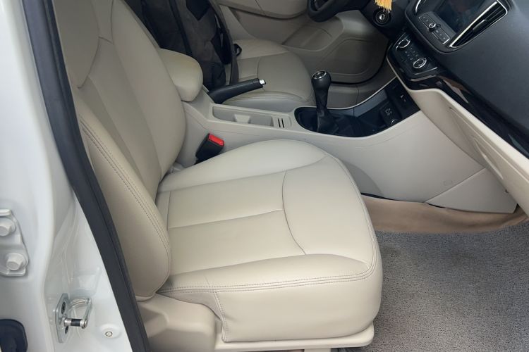 Used Roewe 360 2017 1.5L Manual Luxury Edition Interior 8