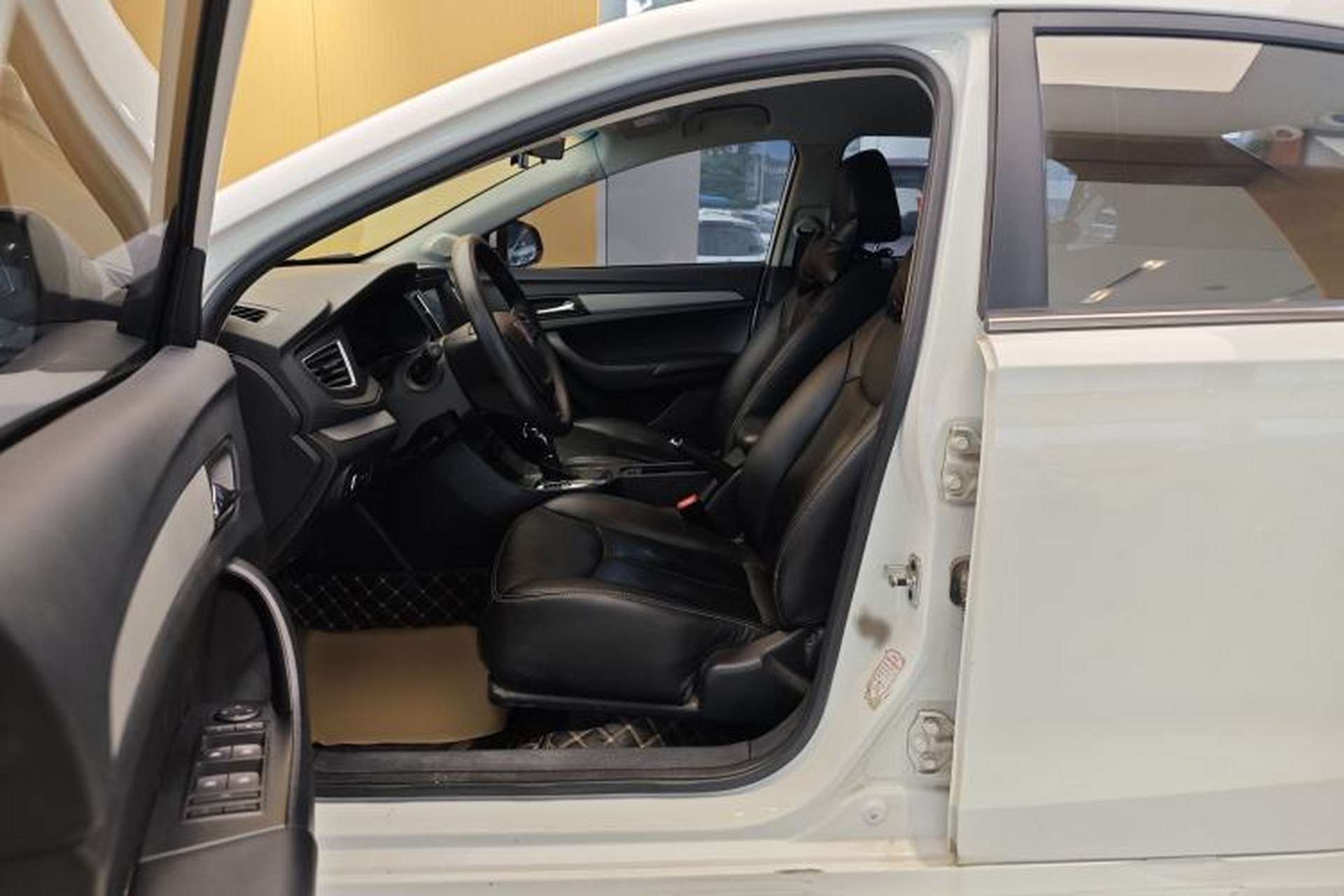 Used Roewe 360 2017 1.5L Automatic Smart Screen Version Left Front Seat