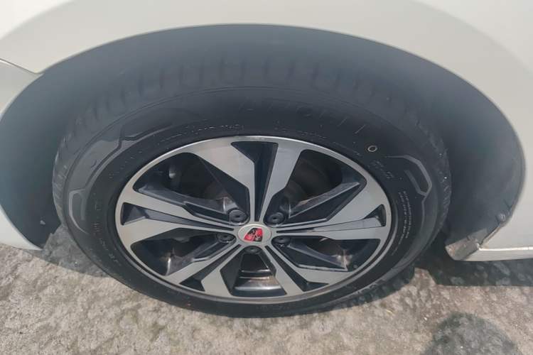 Used Roewe 360 2017 1.5L Automatic Luxury Edition Left Front Wheel Hub