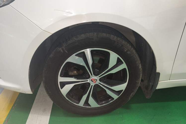Used Roewe 360 2017 1.5L Automatic Luxury Edition Left Front Wheel Hub
