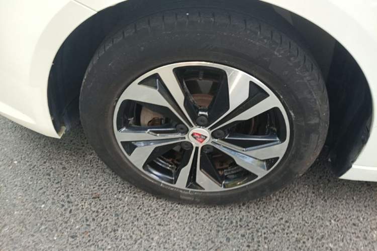 Used Roewe 360 2017 1.5L Automatic Luxury Edition Left Front Wheel Hub