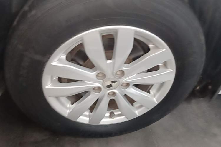 Used Roewe 360 2017 1.5L Manual Elite Edition Left Front Wheel Hub