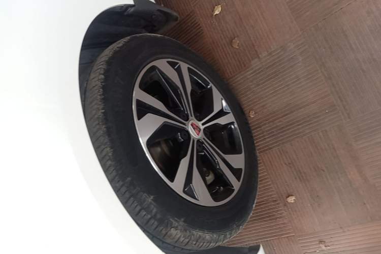 Used Roewe 360 2017 1.5L Automatic Luxury Edition Left Front Wheel Hub