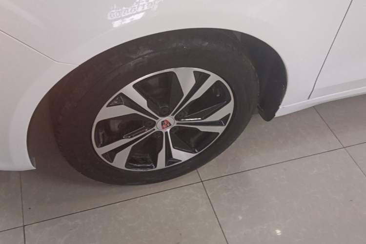 Used Roewe 360 2017 1.5L Automatic Luxury Edition Left Front Wheel Hub