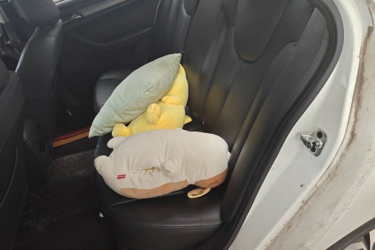 Used Roewe 360 2017 1.5L Automatic Luxury Edition Left Rear Seat