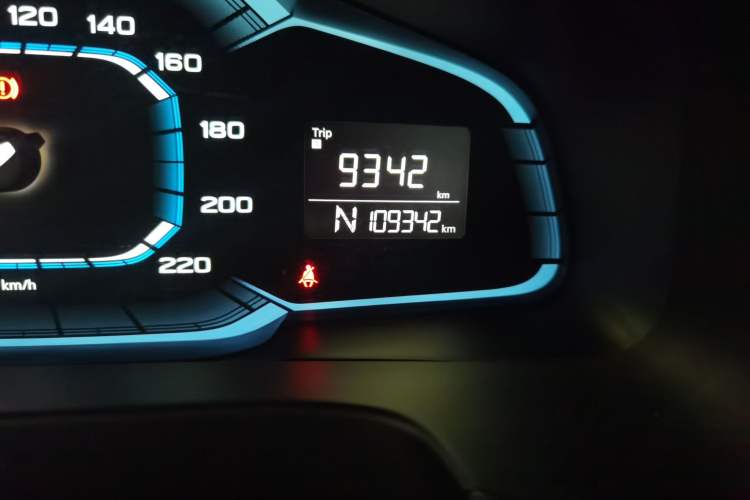 Used Roewe 360 2017 1.5L Automatic Smart Screen Version Odometer Close Up