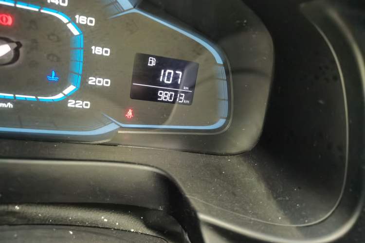 Used Roewe 360 2017 1.5L Manual Smart Screen Version Odometer Close Up