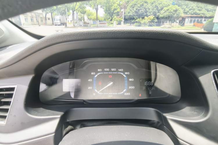Used Roewe 360 2017 1.5L Automatic Luxury Edition Odometer Close Up