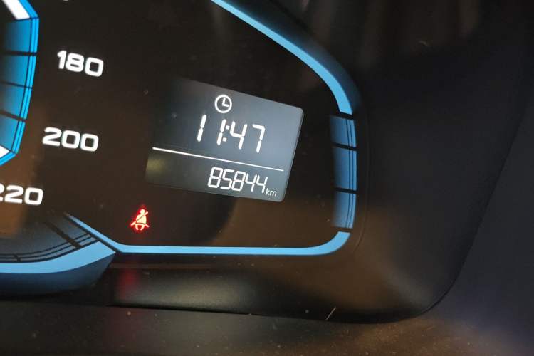 Used Roewe 360 2017 1.5L Manual Luxury Edition Odometer Close Up