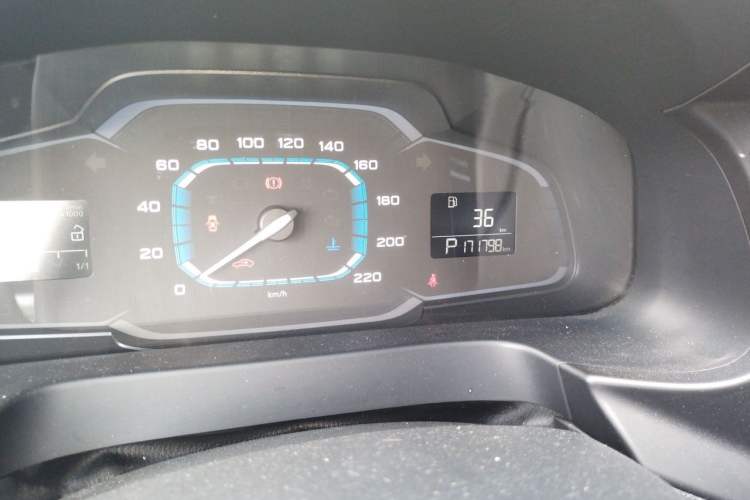 Used Roewe 360 2017 1.5L Automatic Luxury Edition Odometer Close Up