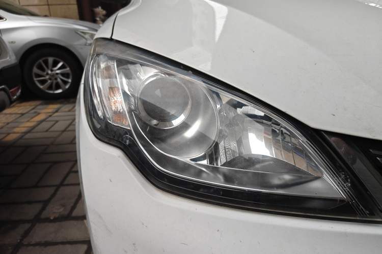 Used Roewe 360 2017 1.5L Automatic Luxury Edition Right Front Headlight