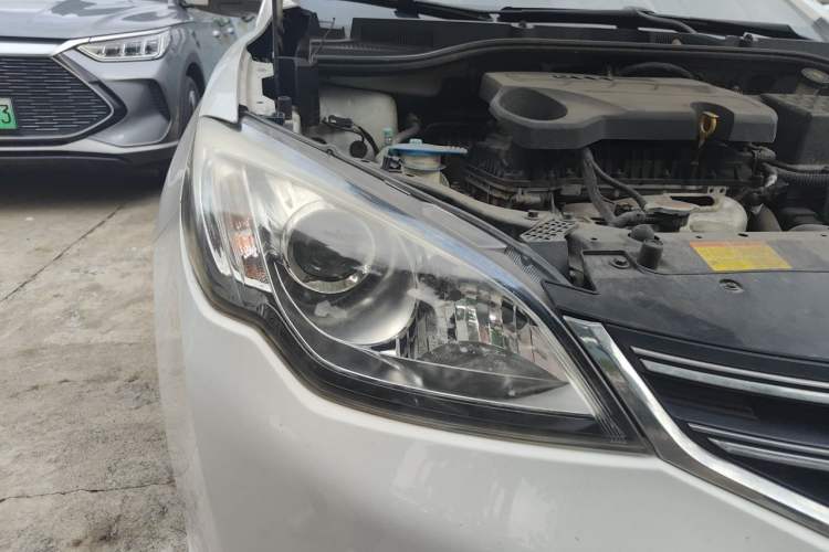 Used Roewe 360 2017 1.5L Automatic Luxury Edition Right Front Headlight