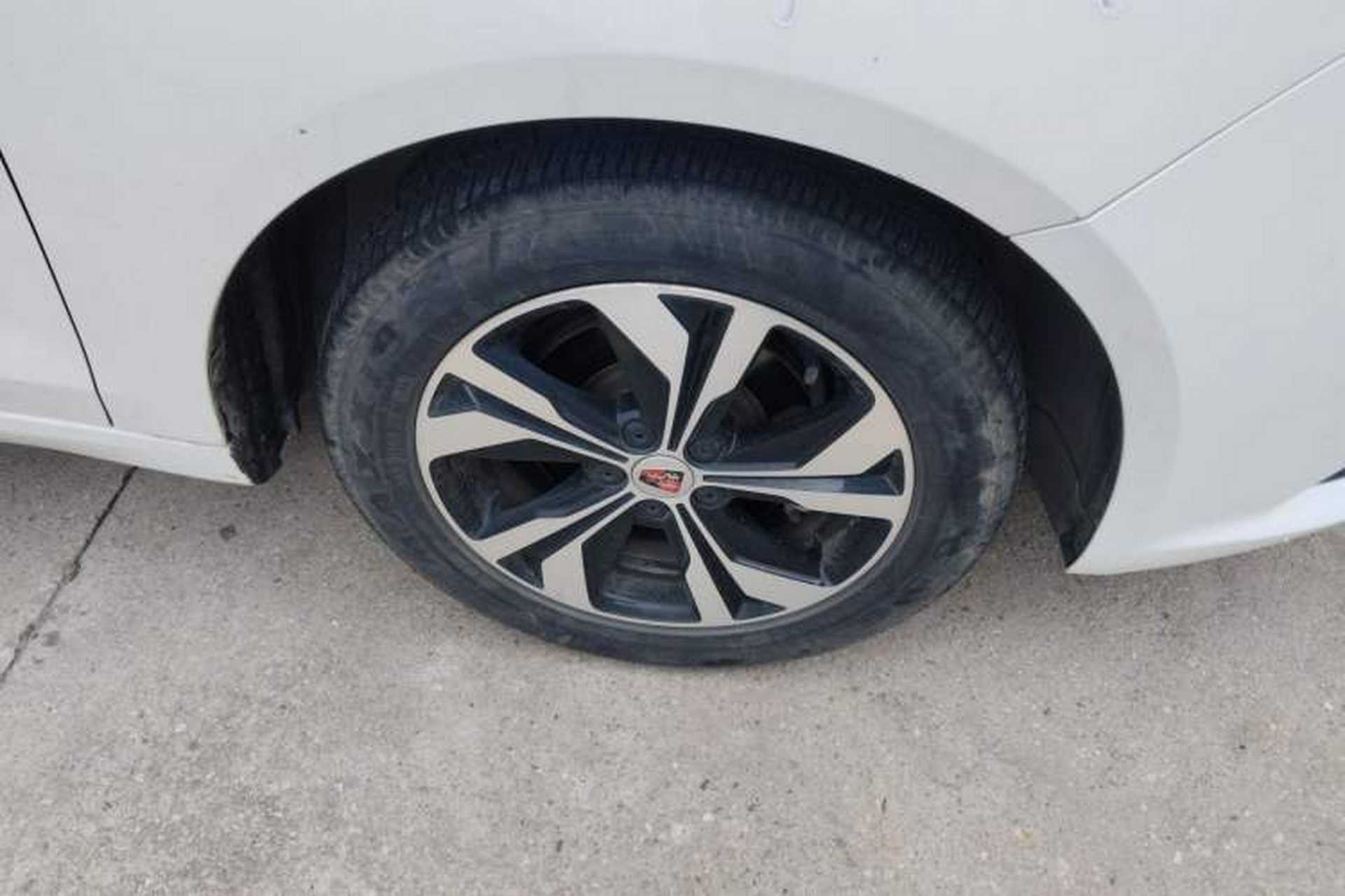 Used Roewe 360 2017 1.5L Automatic Luxury Edition Right Front Wheel Hub