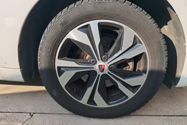 Used Roewe 360 2017 1.5L Manual Luxury Edition Right Front Wheel Hub