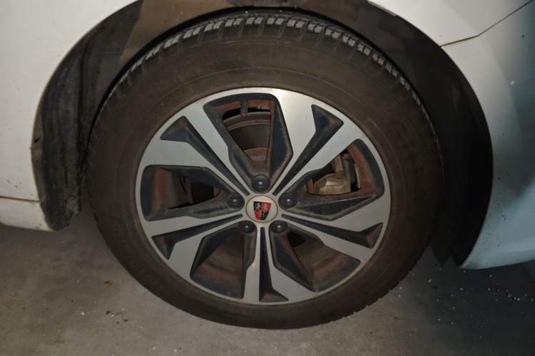 Used Roewe 360 2017 1.5L Automatic Luxury Edition Right Front Wheel Hub