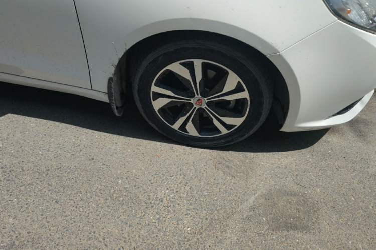 Used Roewe 360 2017 1.5L Automatic Luxury Edition Right Front Wheel Hub