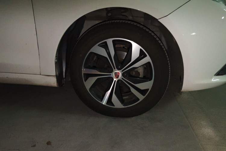 Used Roewe 360 2017 1.5L Automatic Luxury Edition Right Front Wheel Hub