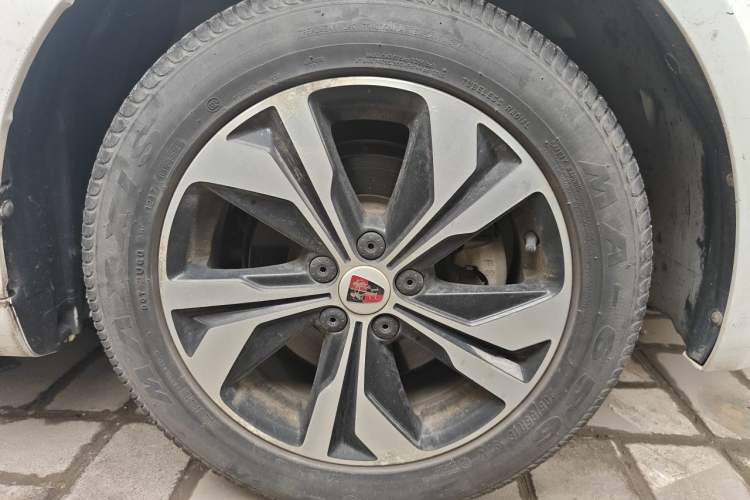 Used Roewe 360 2017 1.5L Automatic Luxury Edition Right Front Wheel Hub