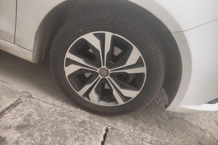 Used Roewe 360 2017 1.5L Automatic Luxury Edition Right Front Wheel Hub