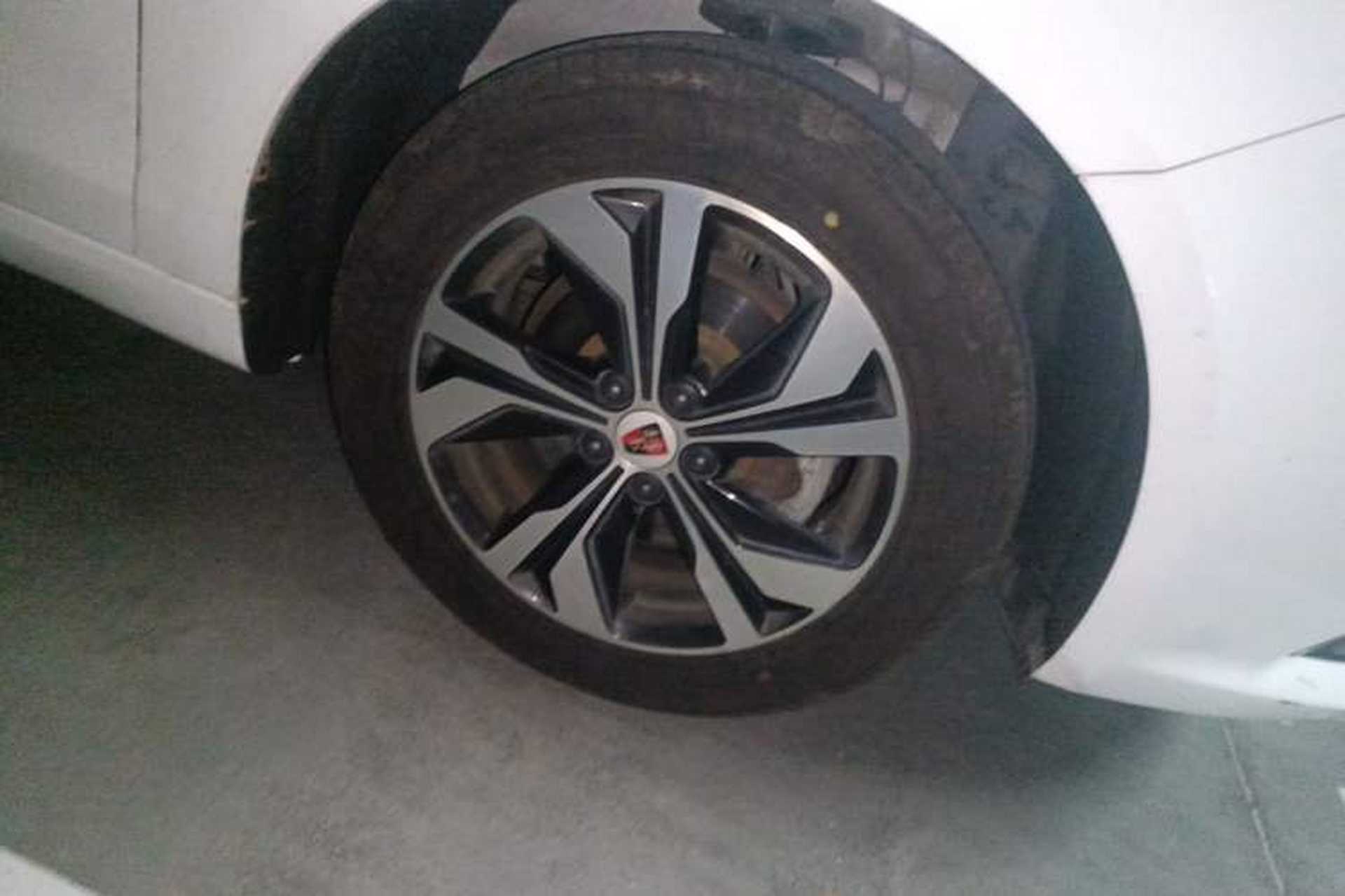 Used Roewe 360 2017 1.5L Automatic Luxury Edition Right Front Wheel Hub
