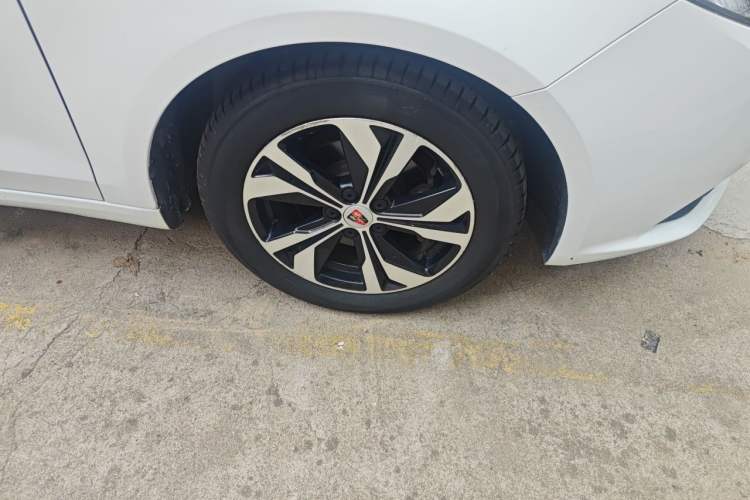 Used Roewe 360 2017 1.5L Automatic Luxury Edition Right Front Wheel Hub