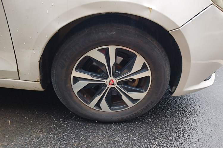 Used Roewe 360 2017 1.5L Automatic Luxury Edition Right Front Wheel Hub
