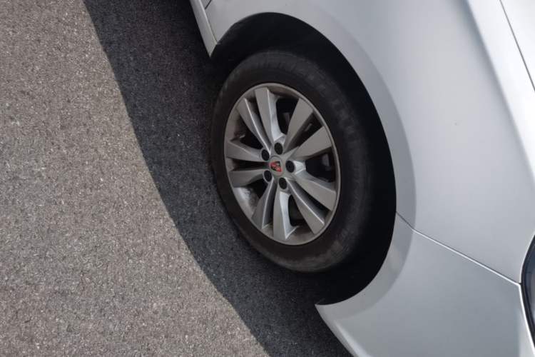 Used Roewe 360 2017 1.5L Automatic Luxury Edition Right Front Wheel Hub