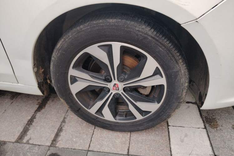 Used Roewe 360 2017 1.5L Automatic Luxury Edition Right Front Wheel Hub
