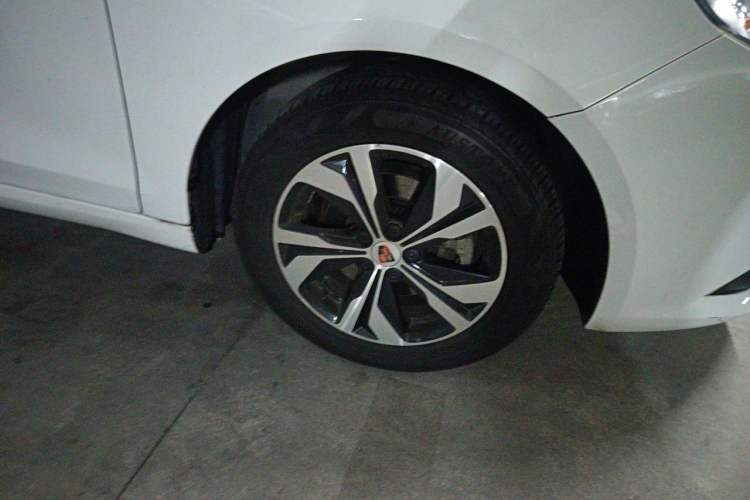 Used Roewe 360 2017 1.5L Automatic Luxury Edition Right Front Wheel Hub