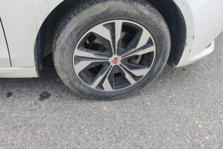 Used Roewe 360 2017 1.5L Manual Smart Screen Version Right Front Wheel Hub